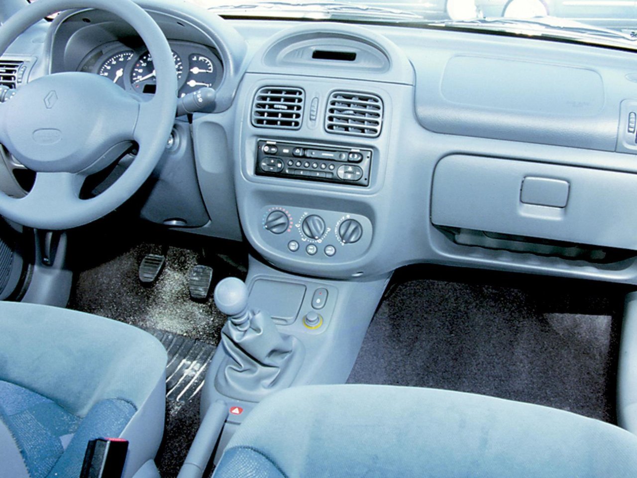 All photos, interior and exterior Renault Clio II 3 doors
